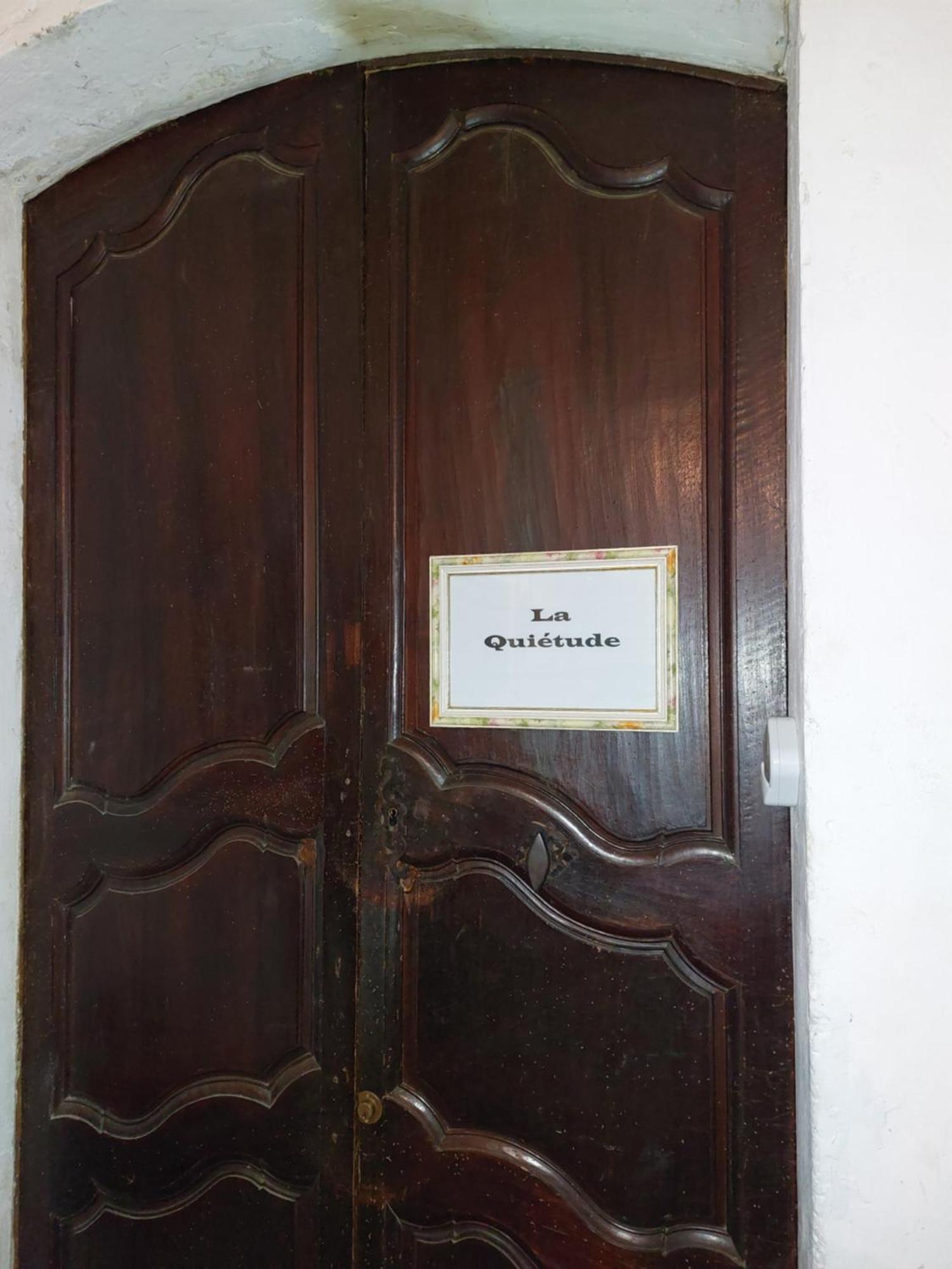 La Quietude Hotel Котиняк Екстериор снимка